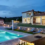 Villa Vakoufia *